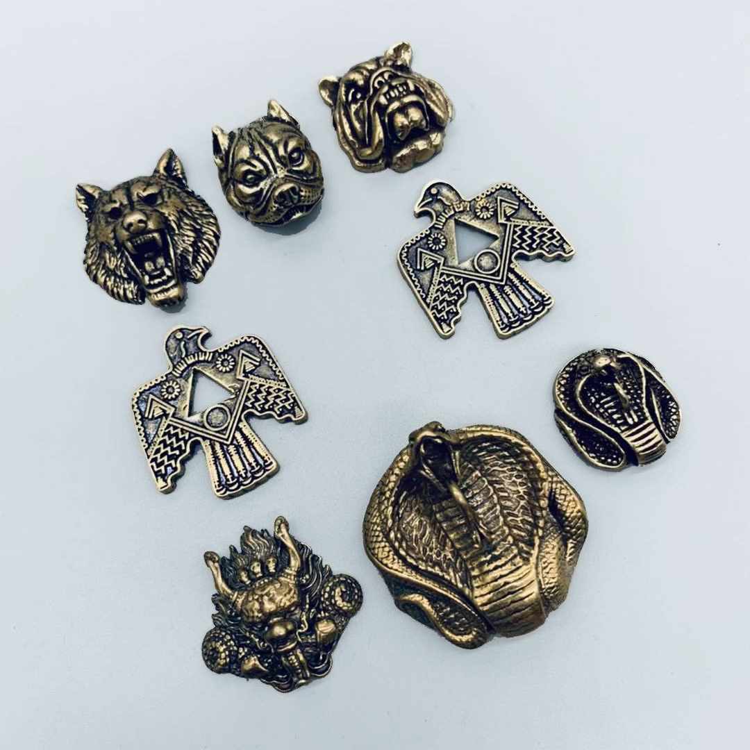 Men Accessories Gadgets - Insignia Metálica 3D con Diseño de